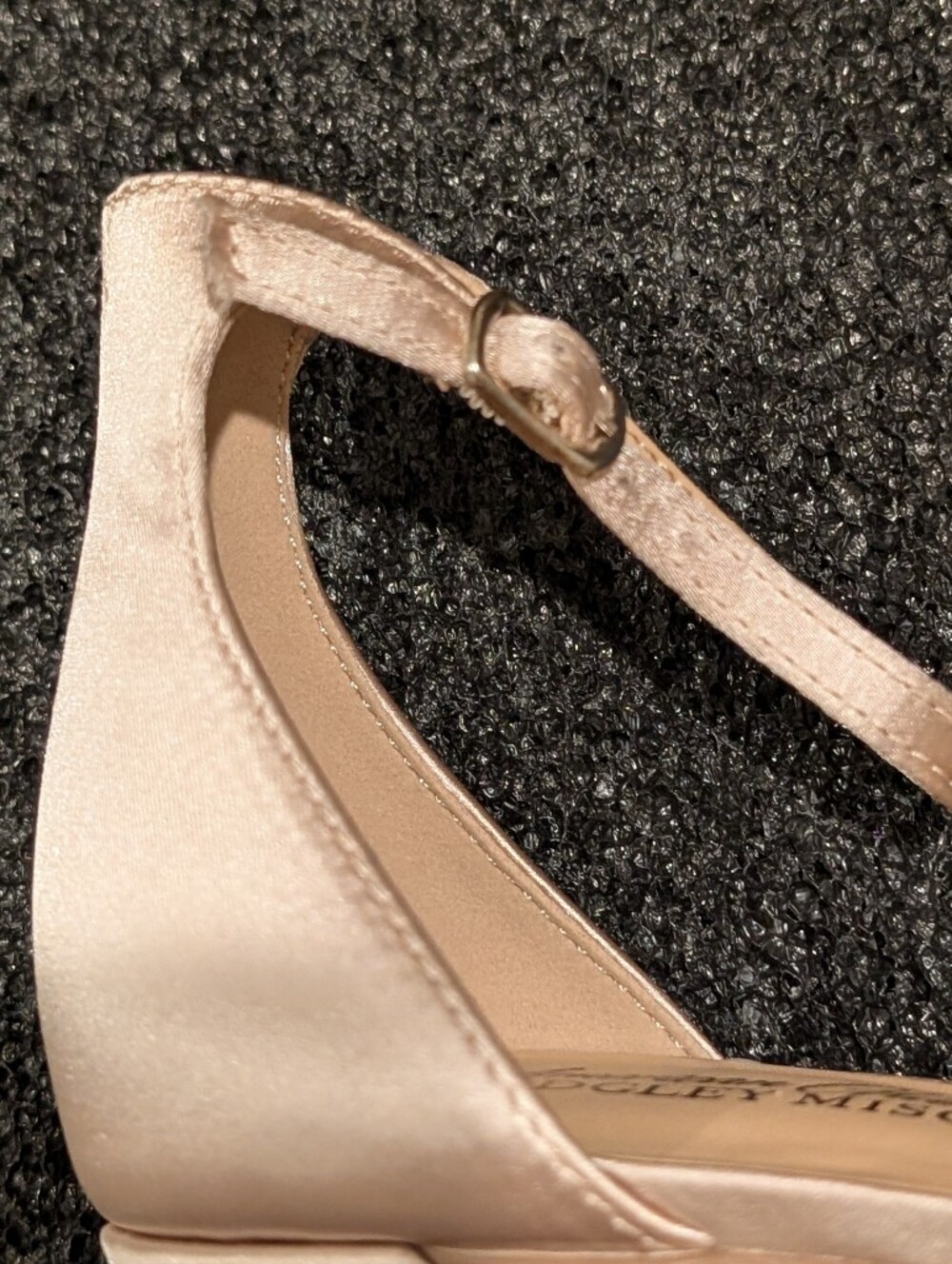 Badgley Mischka Champagne Satin Block Heel Sandal with Crystal Straps Size 7 - Picture 8 of 9